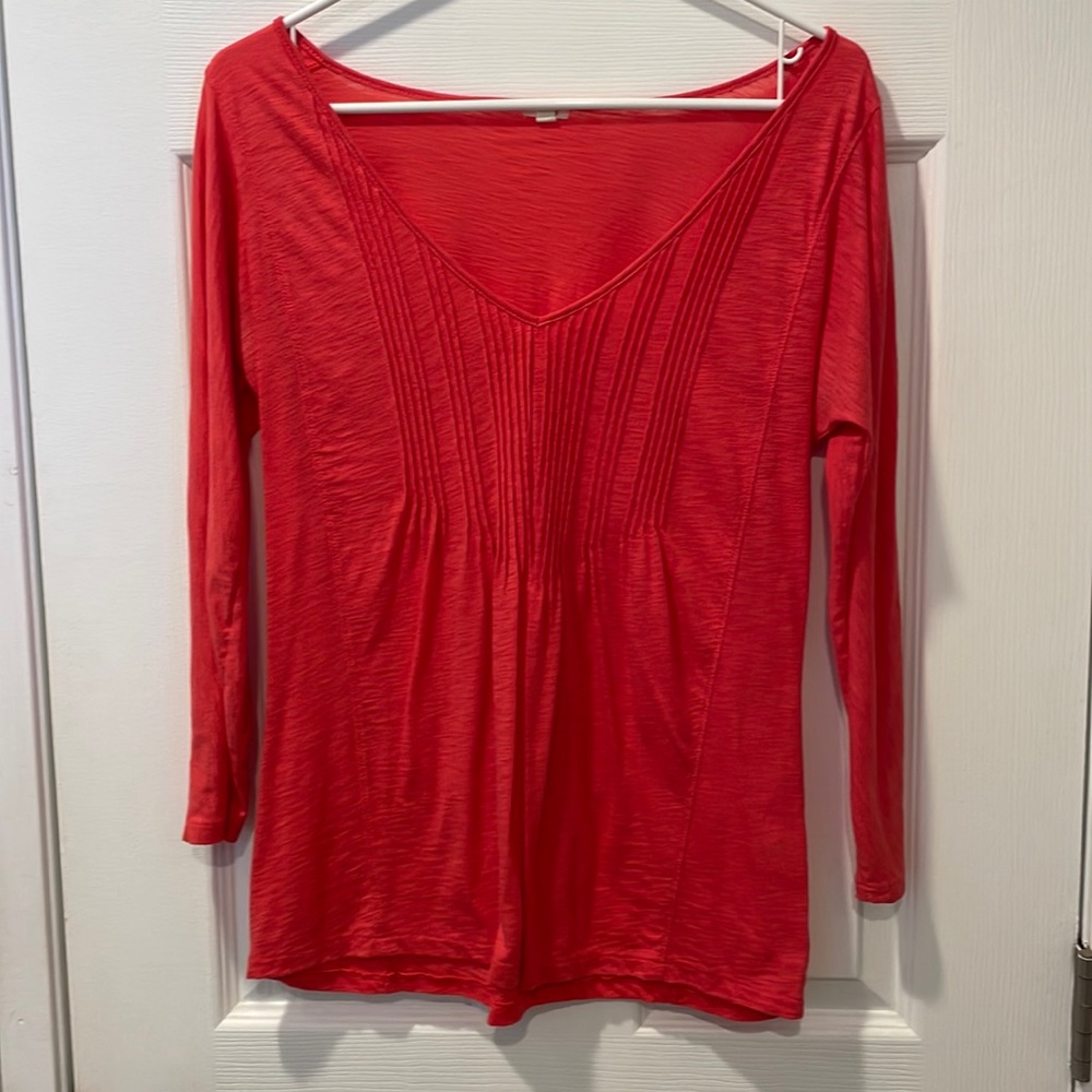 Coral v neck top from J Crew. 3/4 length sleeve. Worn 1x.